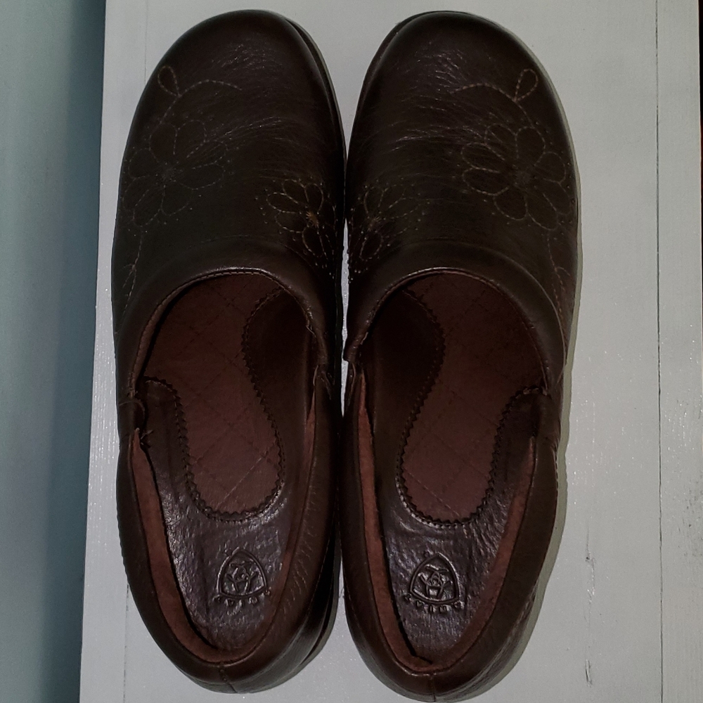 EUC Ariat brown clogs style #21346